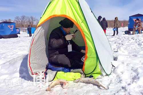 冰雪湖面钓鱼怎么样，冰湖钓鱼哪里鱼多