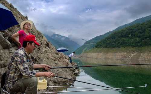 峡谷钓鱼王军怎么样，大峡谷钓鱼！