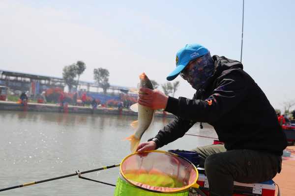 大圆水池钓鱼怎么样，大圆水池钓鱼怎么样好钓吗！