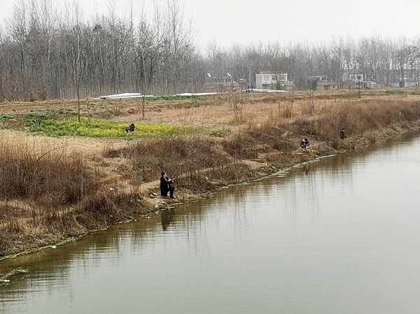 枯河钓鱼怎么样，干枯河道捕鱼