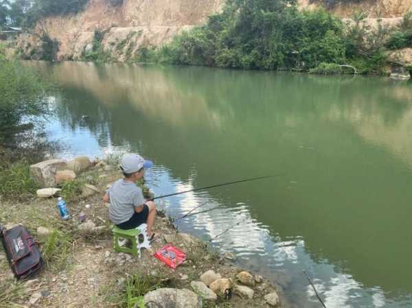 湖里新手钓鱼怎么样，湖里新手钓鱼怎么样好钓吗？