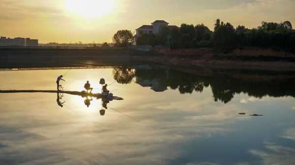 水库夕阳钓鱼怎么样，赞美水库夕阳的诗！